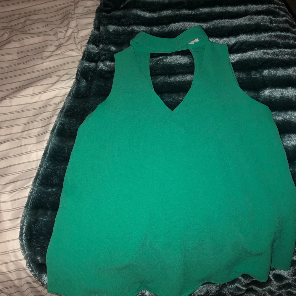 Green keyhole tank top blouse